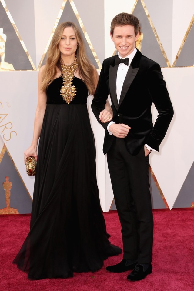 Eddie Redmayne e Hannah Bagshawe em Alexander McQu