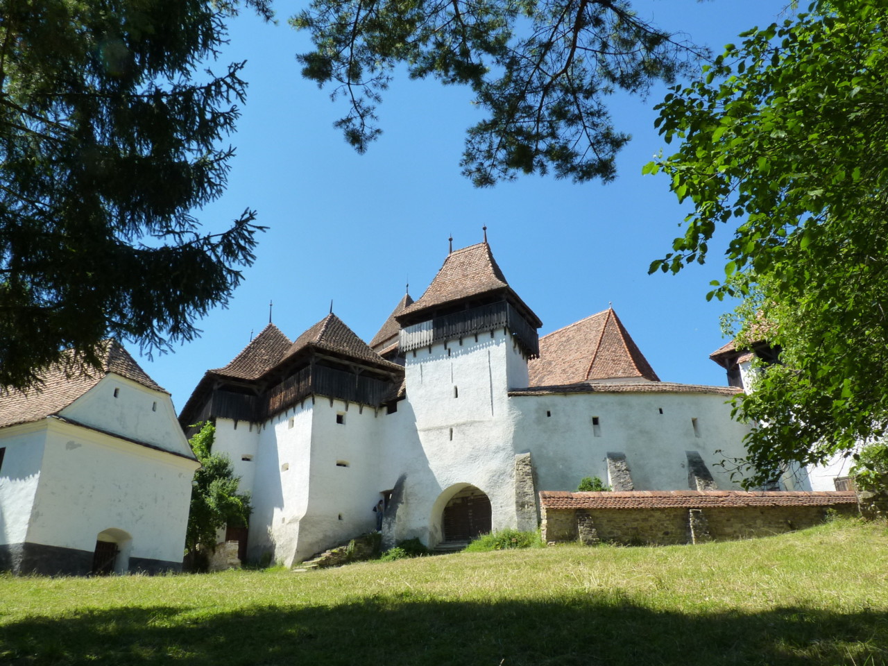 Igreja fortificada de Viscri.JPG