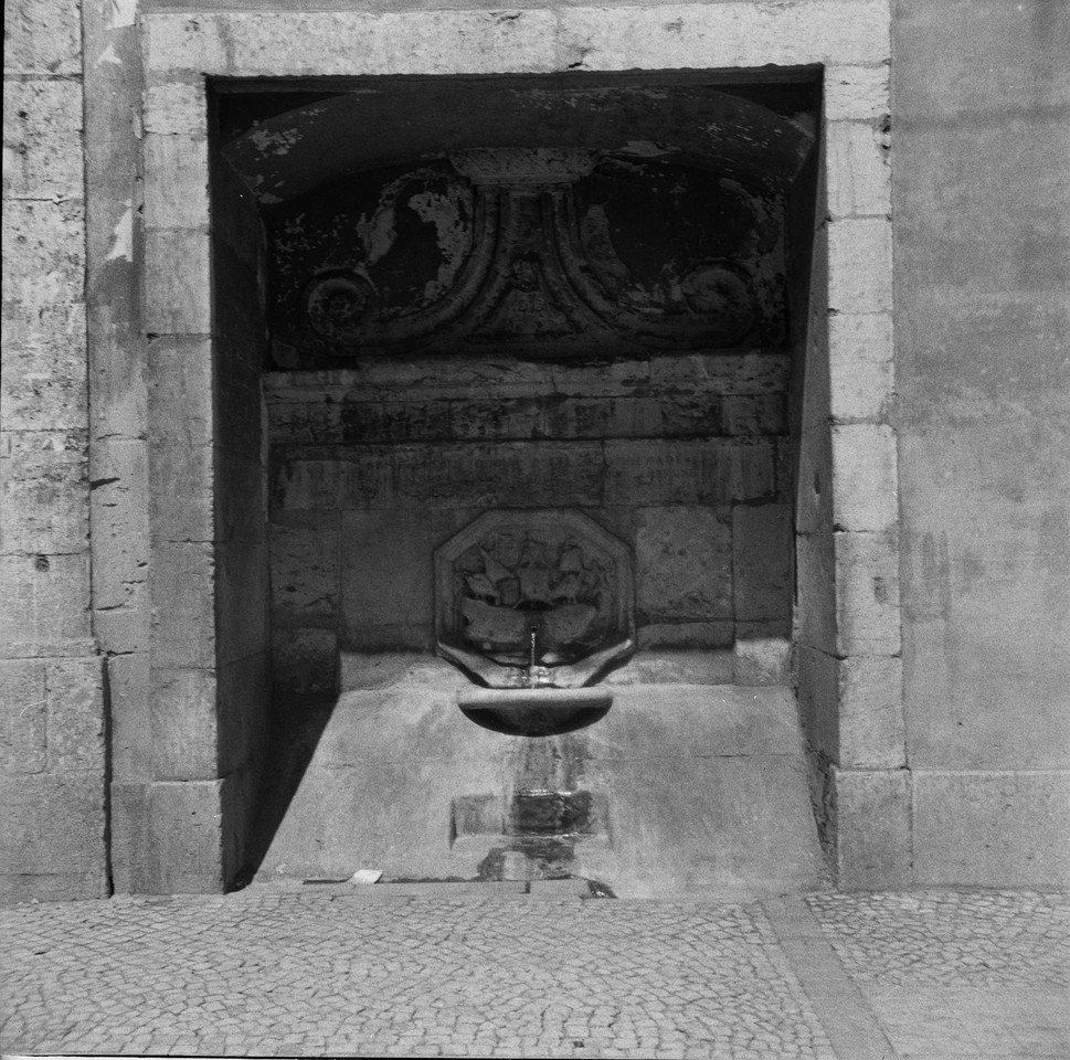 Chafariz da Bica dos Olhos, pozal.jpg