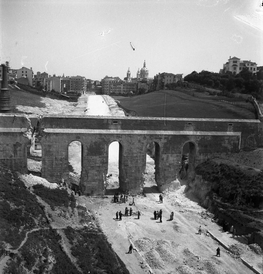 Início dos trabalhos de demolição do troço do 