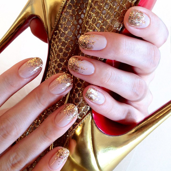 metallic-nail-polish-nude-manicure-gold-sparkles.j