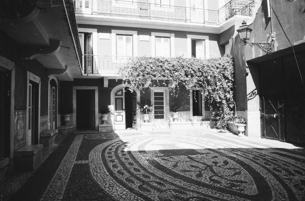 Asilo de São João, pátio, foto de Henrique Cayo