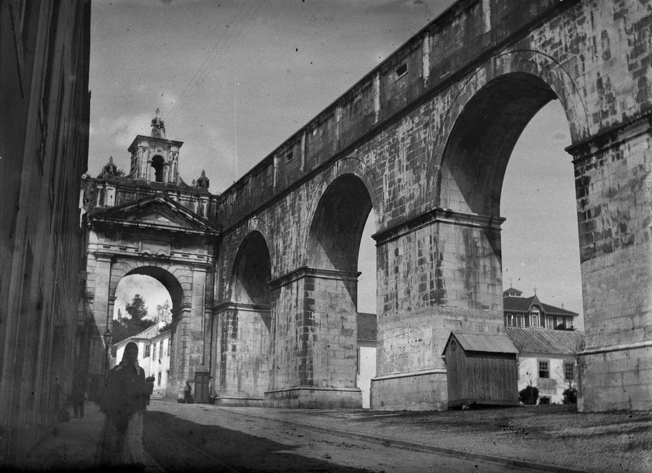 Arco das Amoreiras, foto de José Chaves Cruz,.jpg