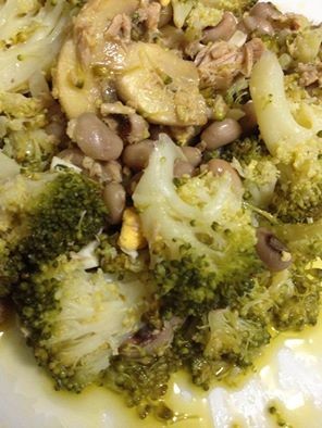 róculos cozidos com cogumelos, atum, feijão frad