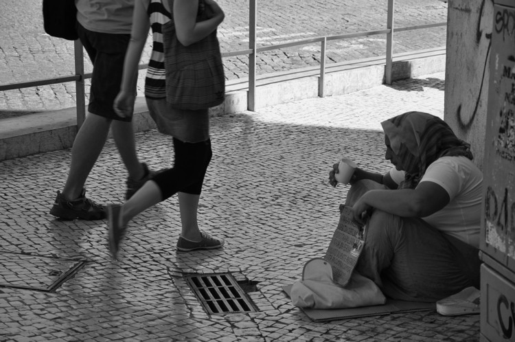 Pobreza_-_Lisboa_-_Portugal_(6237403457).jpg