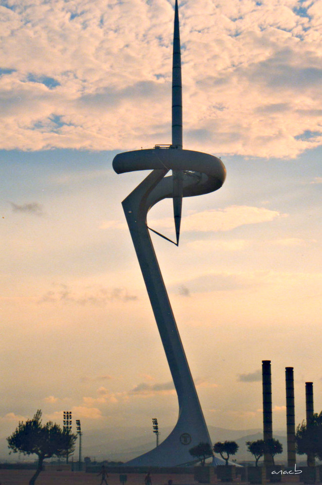 Barcelona Torre de MontjuïcCalatrava.jpg