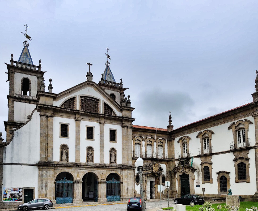 Mosteiro Santo Tirso3.jpg