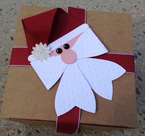 Gift-bow-die-santa-30-cute-ways-to-wrap-Christmas-