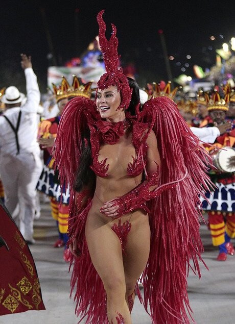 Paolla Oliveira 2 (Carnaval Rio 2022).jpg