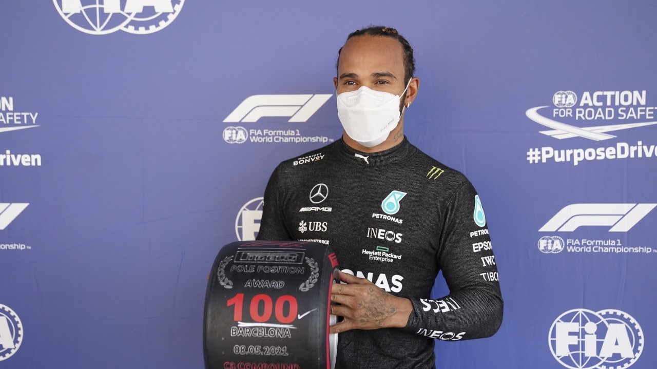 Hamilton conseguiu a 100.ª pole position