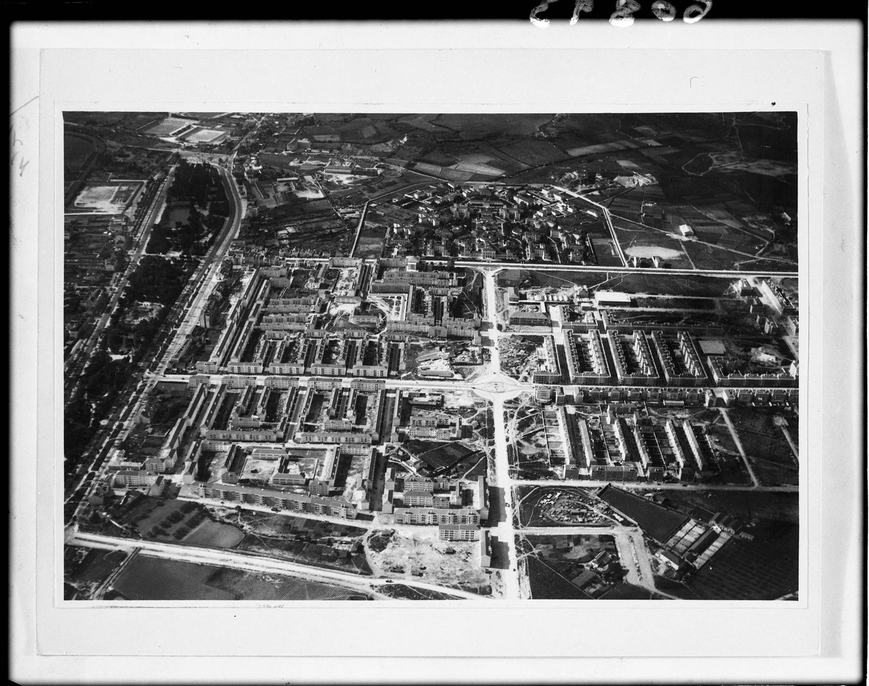 Fotografia aérea sobre o bairro de Alvalade, 1950