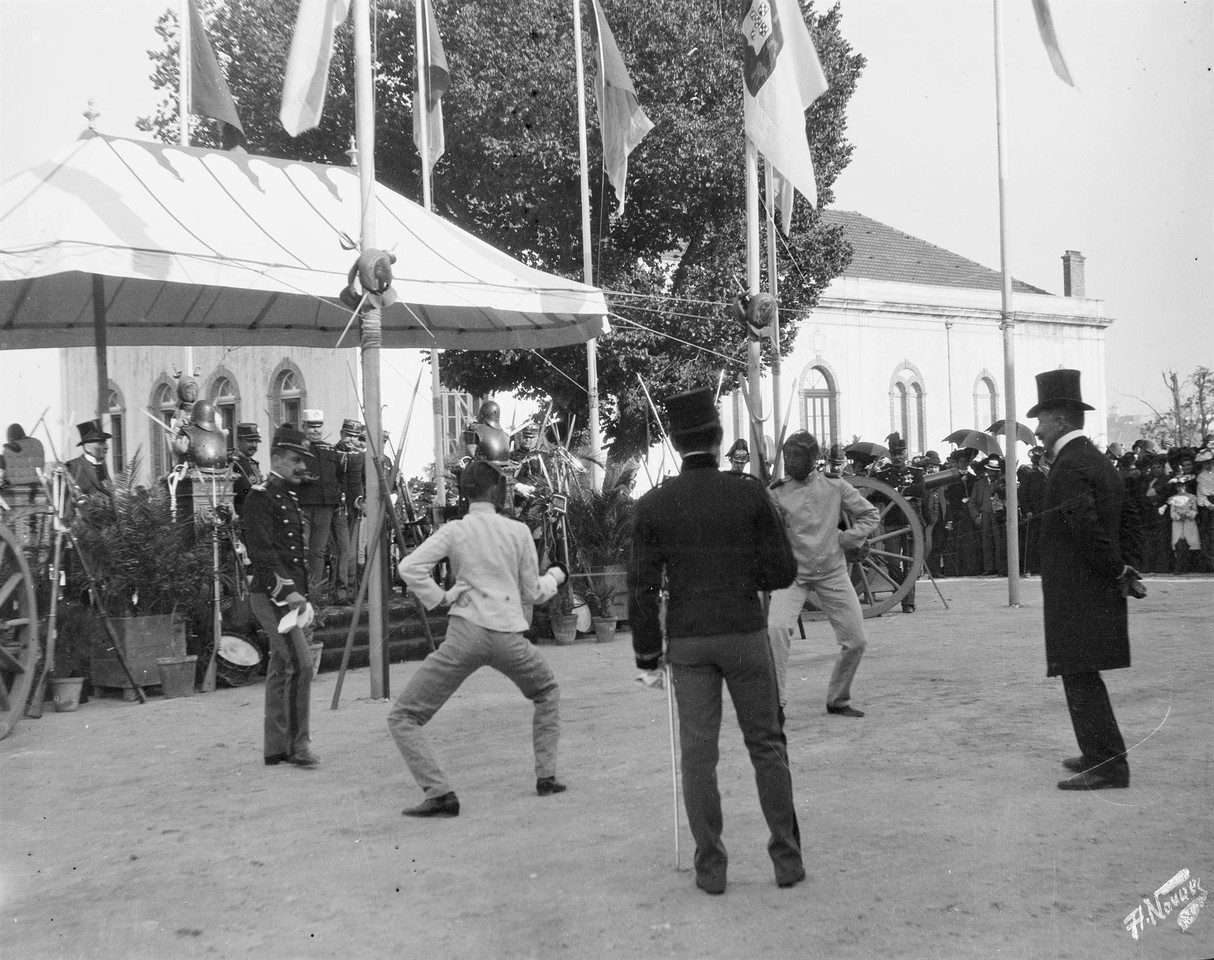 Duelo de esgrima durante uma visita de Dom Carlos 