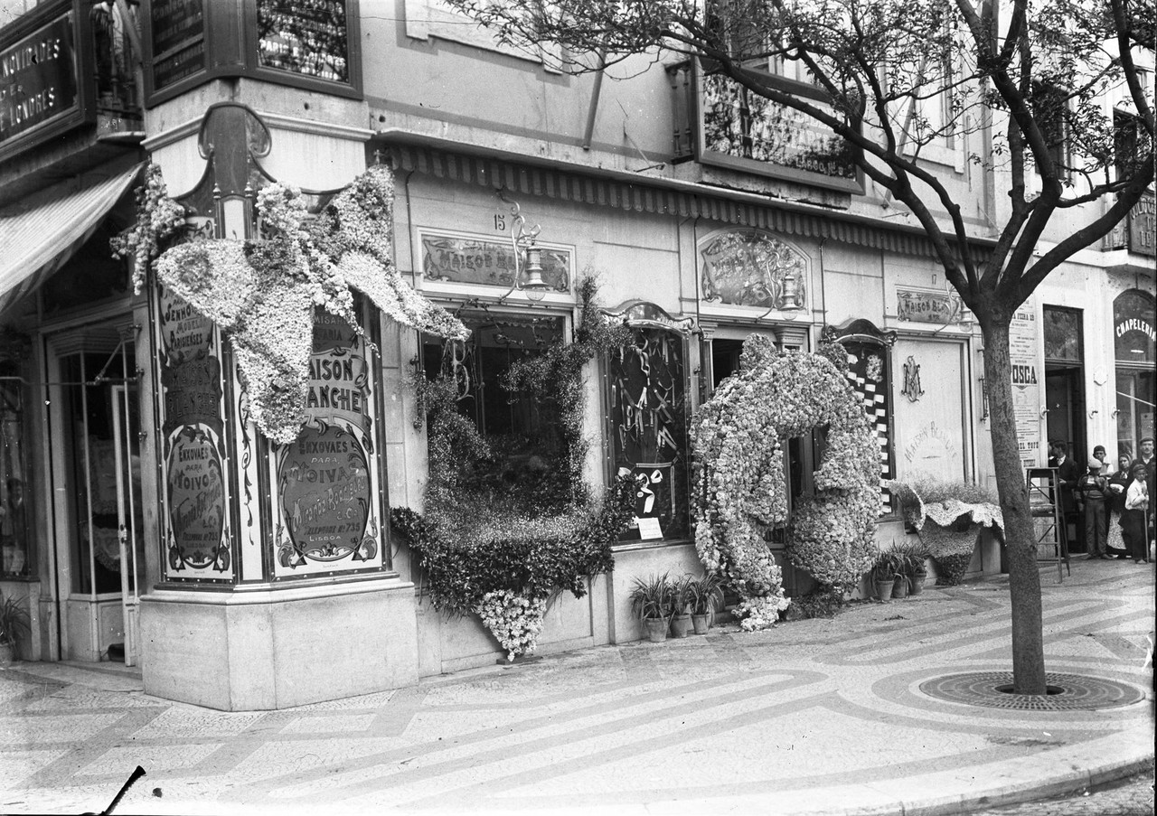 Estabelecimento Maison Blanche ornamentada para o Estabelecimento Maison Blanche ornamentada para o