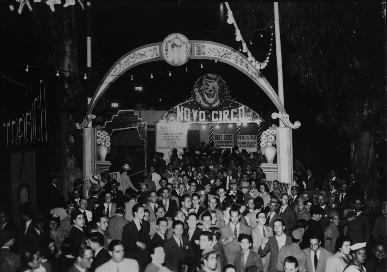 Circo na Feira Popular, no seu primeiro ano de fun Circo na Feira Popular, no seu primeiro ano de fun
