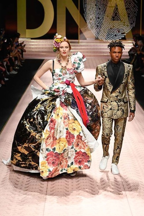 Karen Elson au défilé Dolce & Gabbana printemps- Karen Elson au défilé Dolce & Gabbana printemps-