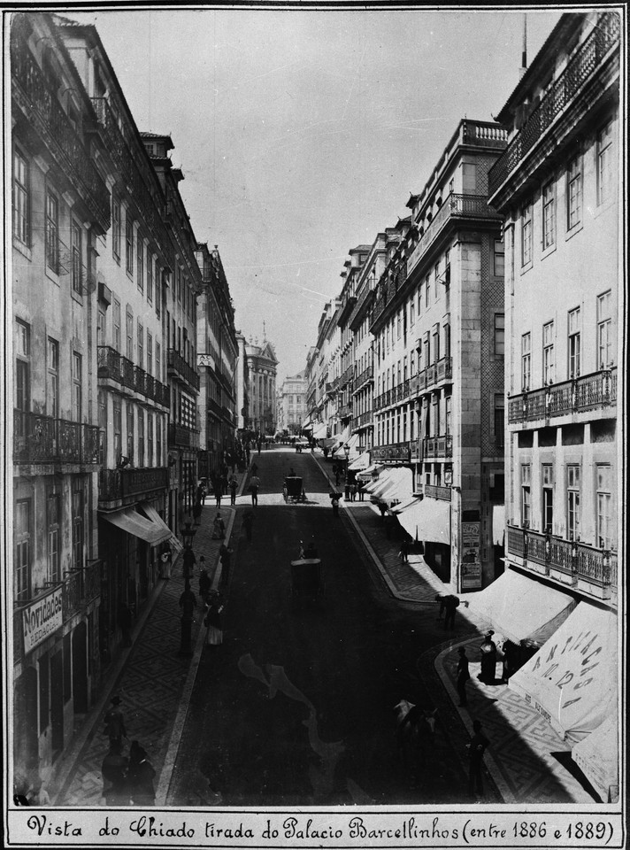 O Chiado a partir do Palácio Barcelinhos, entre 1