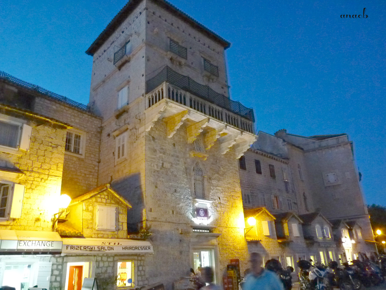 Trogir - Riva and city walls - viajarporquesim.blo
