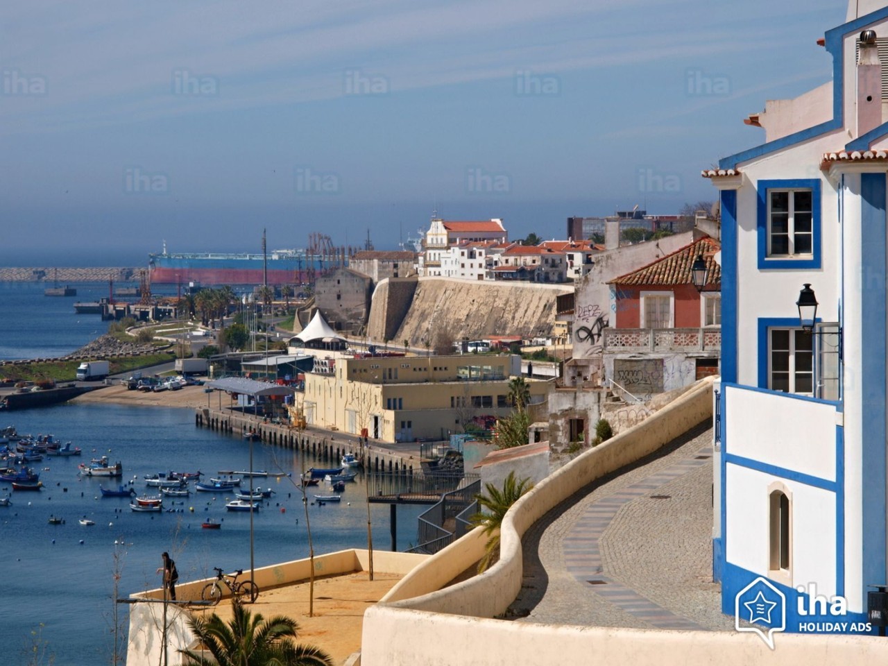 Porto-covo-A-cidade-de-sines-perto-de-porto-covo.j