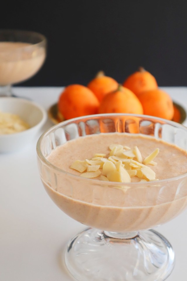 mousse de nêsperas (magnórios) e leite condensado