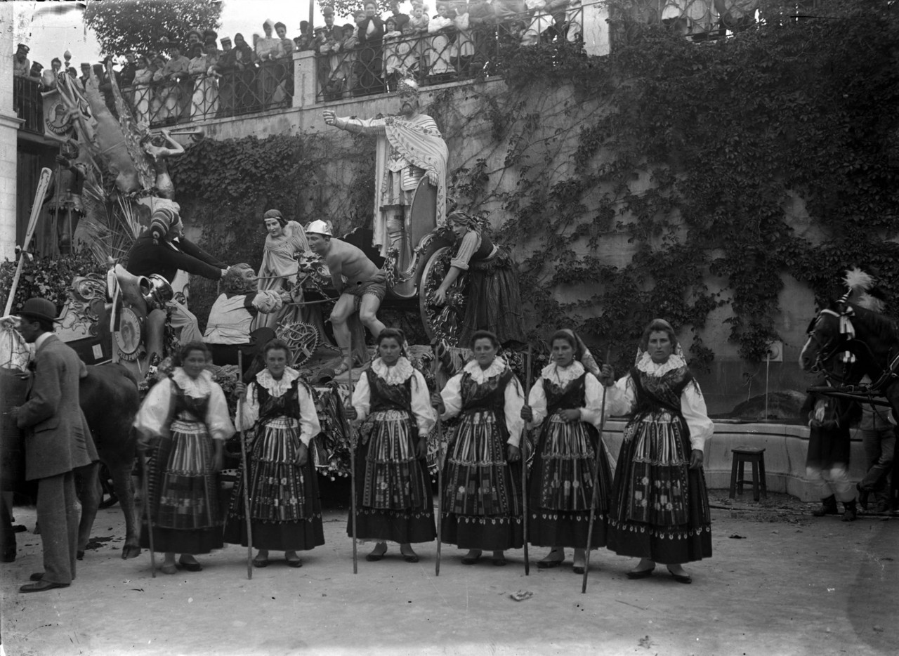 1905. Carro de honra da cidade do Porto, numa repr