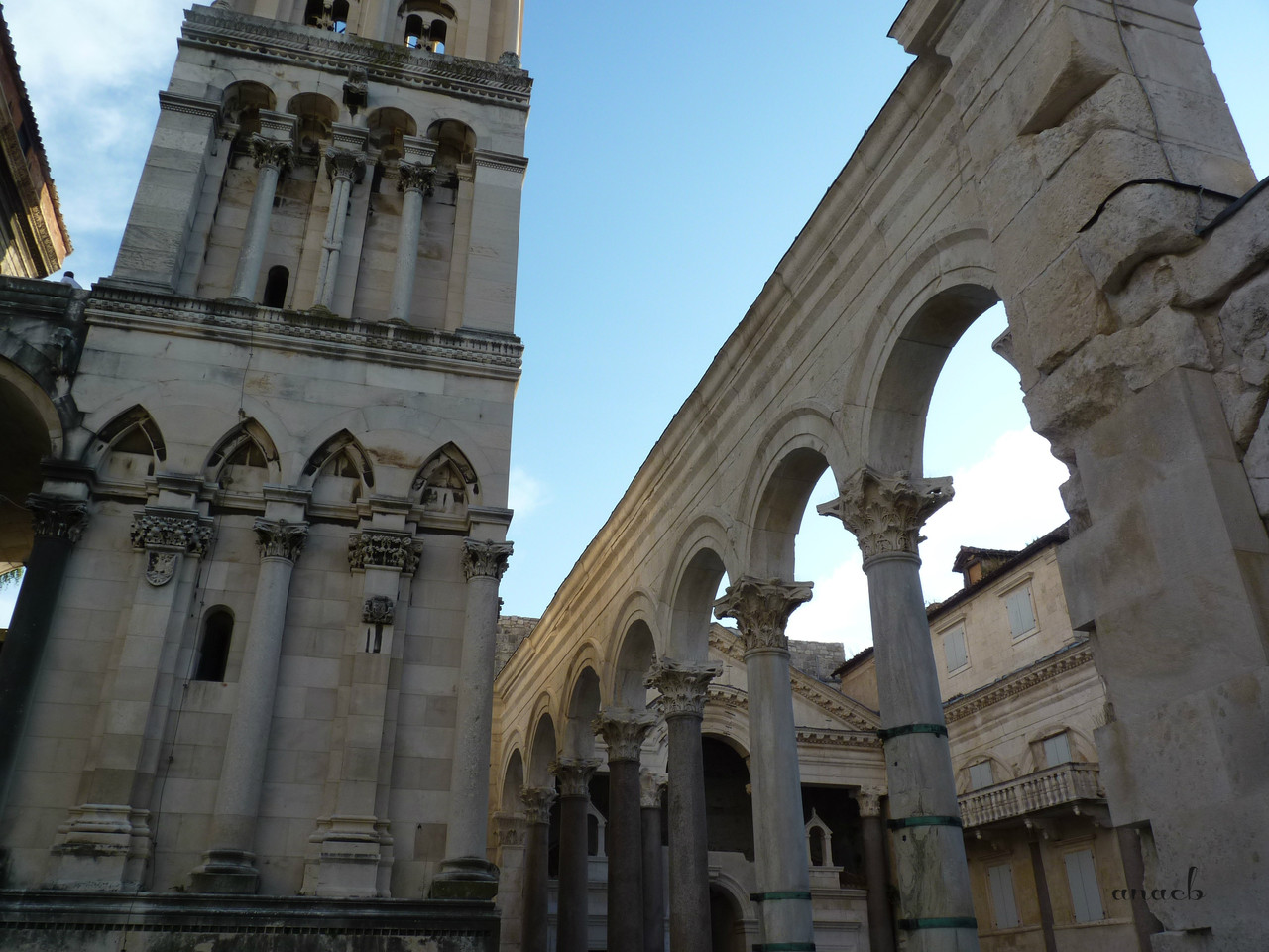 Croácia-Split-Torre e Peristilo.jpg