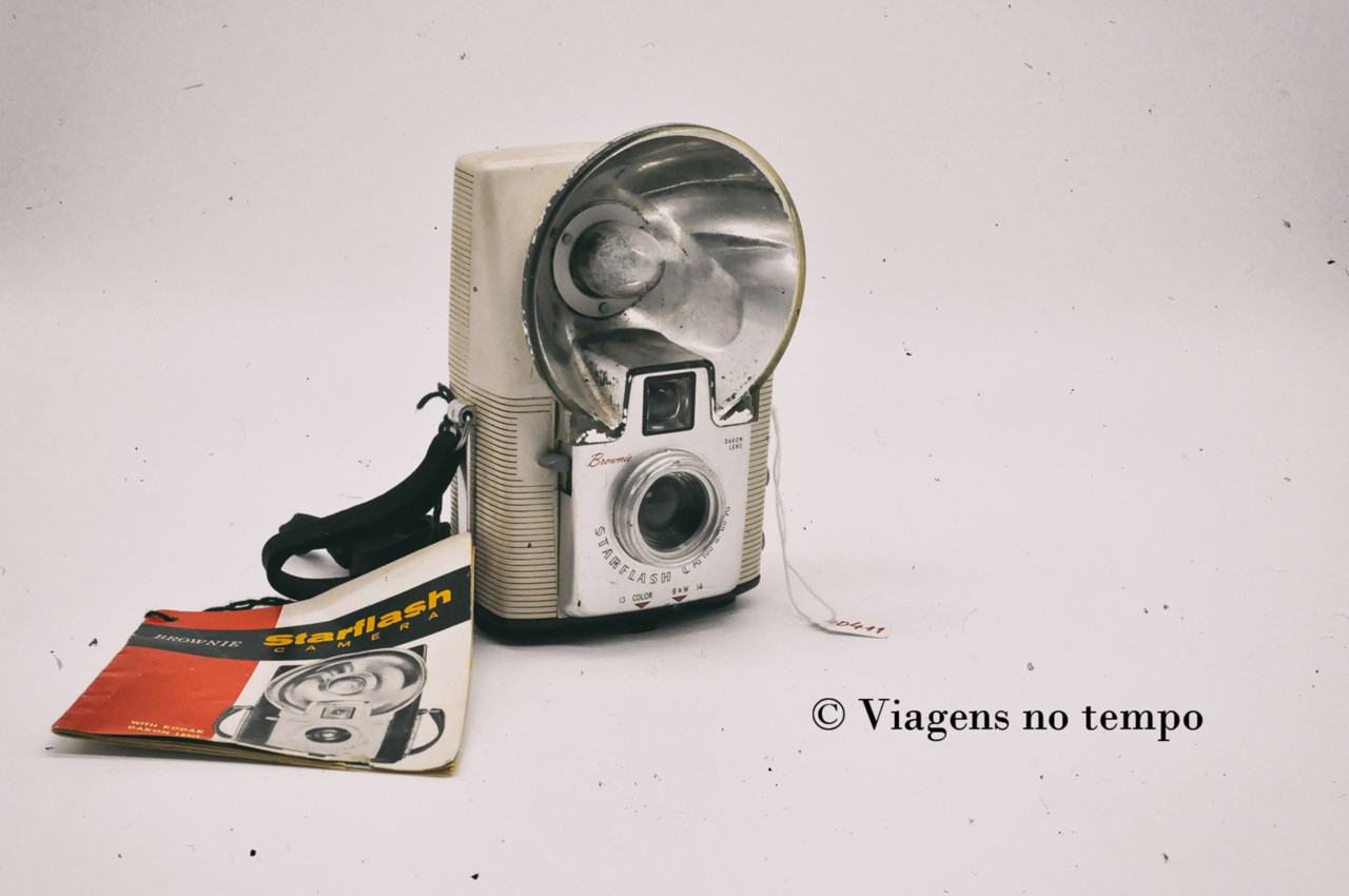 0411_DSC9700ab - Kodak Brownie Starflash - White (