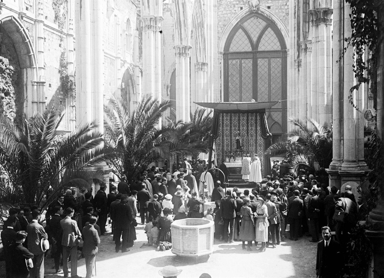 Missa nas ruínas do convento do Carmo assinalando