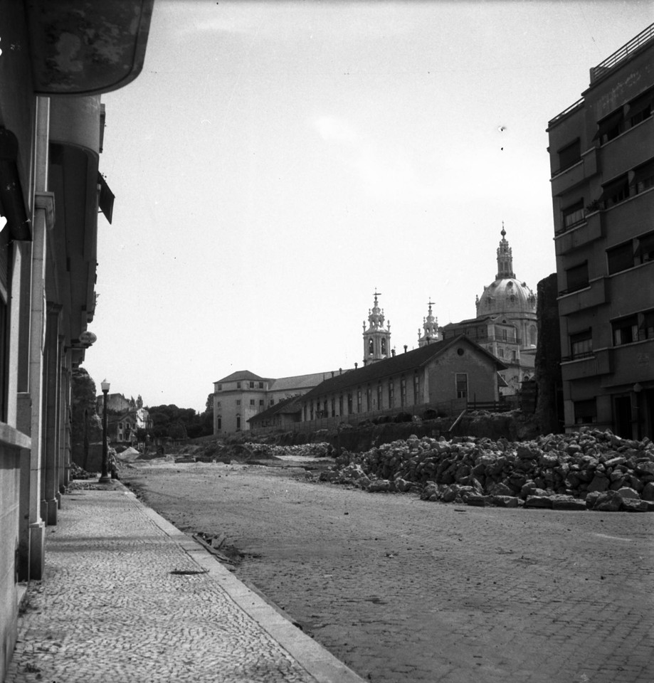 Abertura da avenida Infante Santo, 1949, foto de J