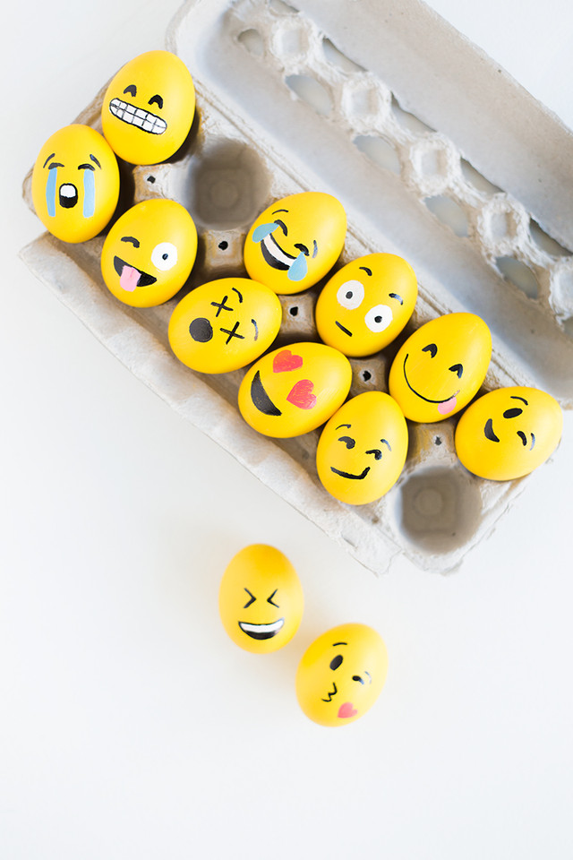 DIY-Emoji-Easter-Eggs4.jpg