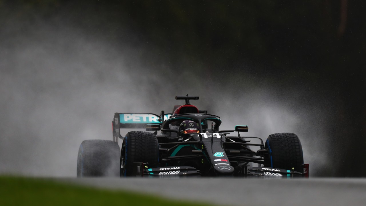 Hamilton dominou no «regresso» à Áustria