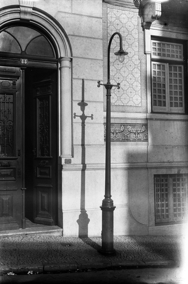 Candeeiros de Lisboa, 1944, Rua Miguel Lupi.jpg