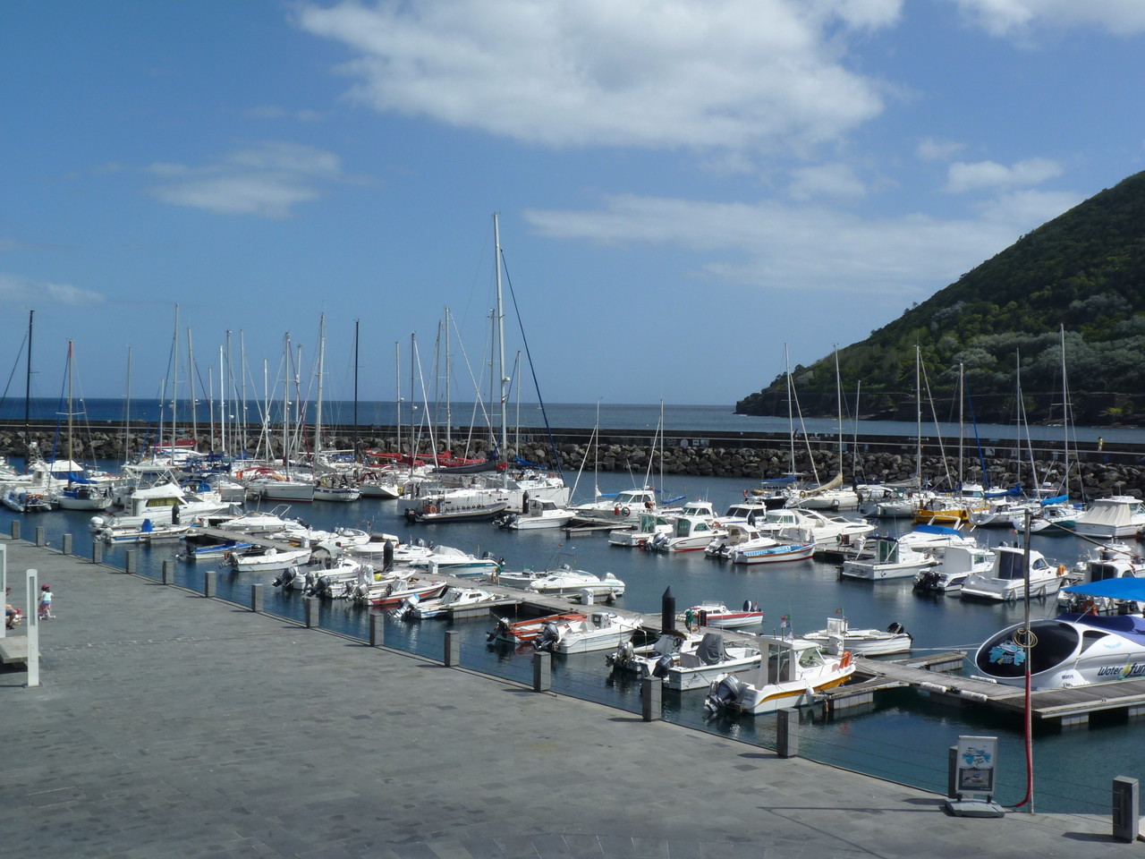 Angra - Porto das Pipas - marina (29).JPG