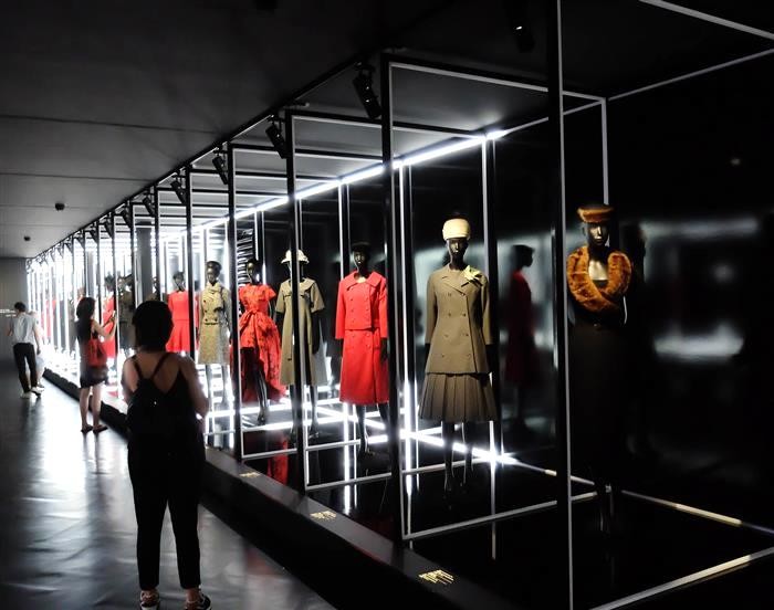 Christian-Dior-Couturier-Reve-Exhibition-Paris-Fas