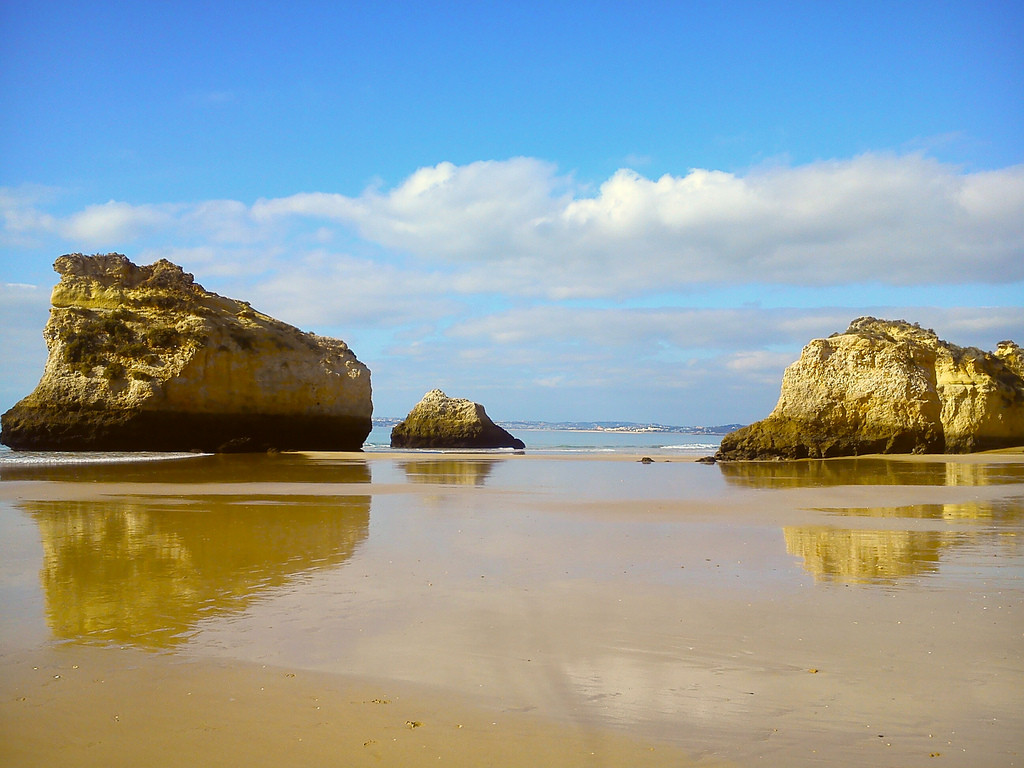 praia dos três irmãos.jpg