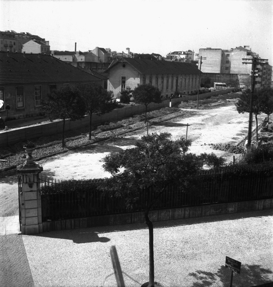 Abertura da avenida Infante Santo, 1949, foto de J