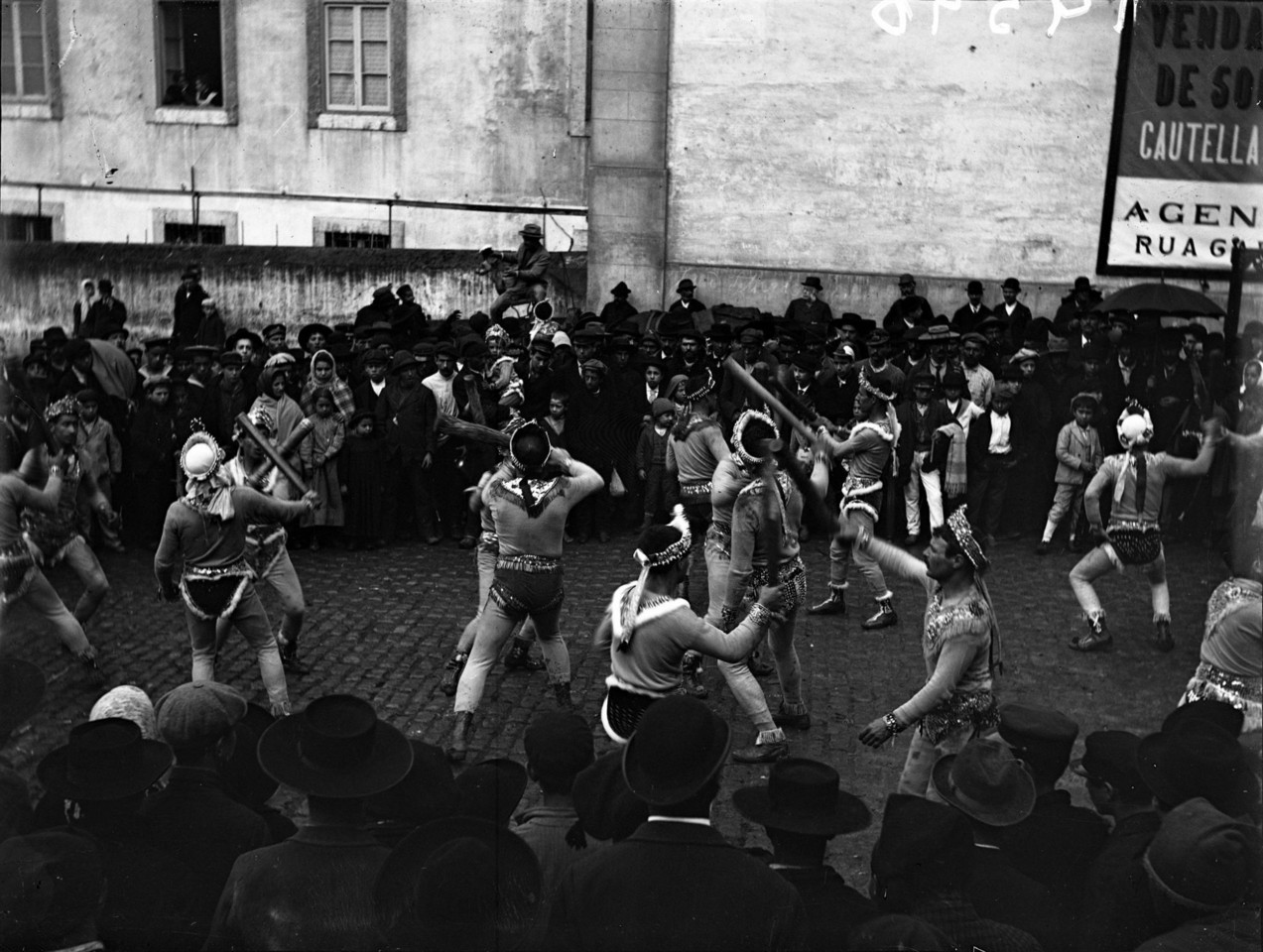 Dança da luta durante o desfile carnavalesco.jpg