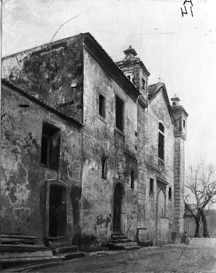 Igreja do convento de Santa Ana, porta principal q Igreja do convento de Santa Ana, porta principal q
