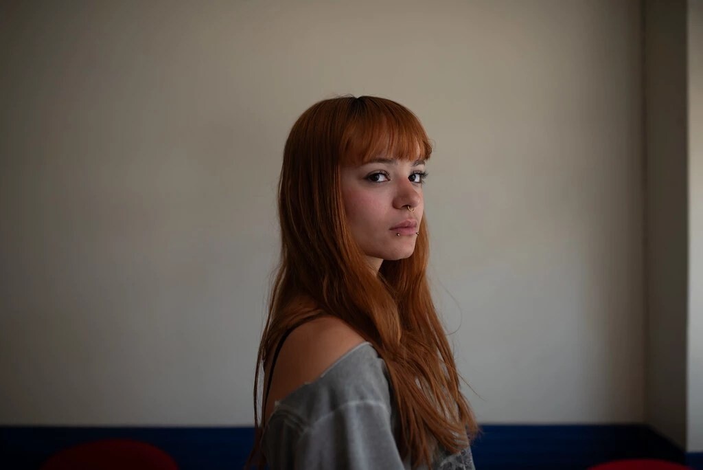 A estudante universitária Rafaela Bomfim foi vítima de uma deep nude criada com Inteligência Artificial | Yasmin Velloso/Agência Pública