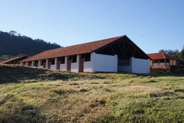 391674360-fazenda-santa-cecilia-estabulo2-10.JPG