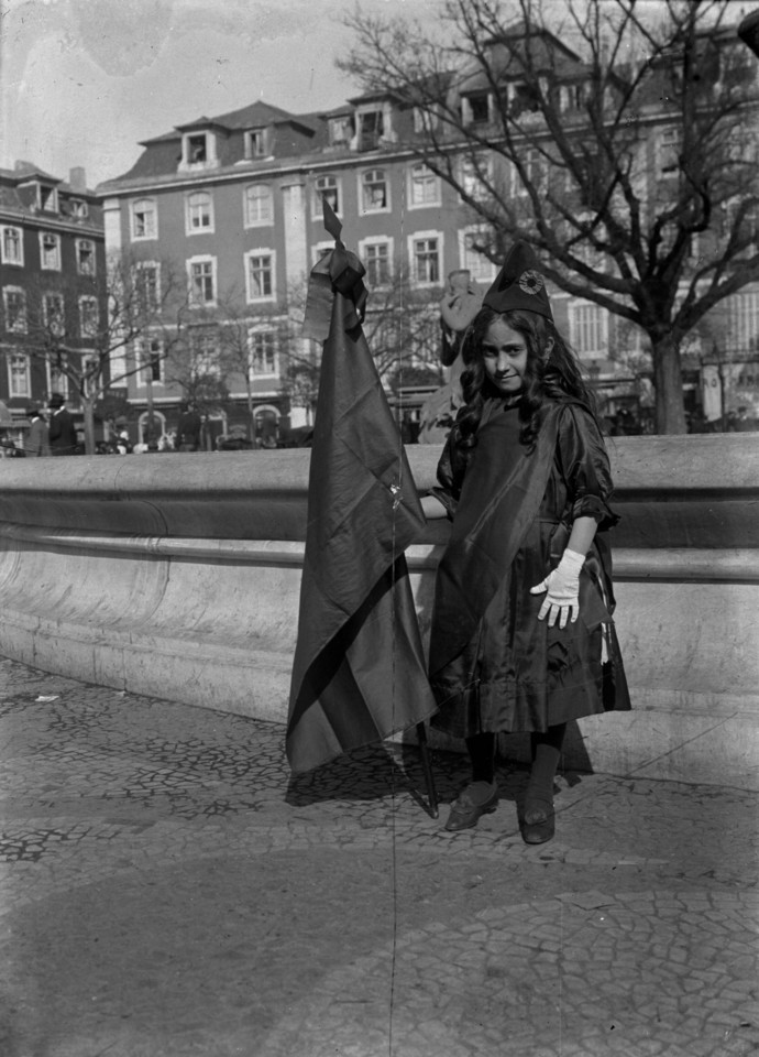 Em 1911, mascarar-se de República era o que estav