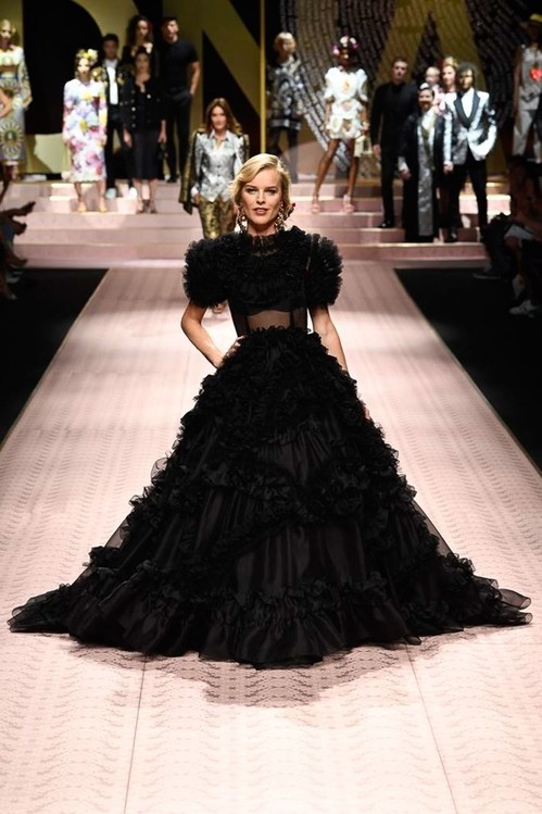 Eva Herzigova au défilé Dolce & Gabbana printemp Eva Herzigova au défilé Dolce & Gabbana printemp
