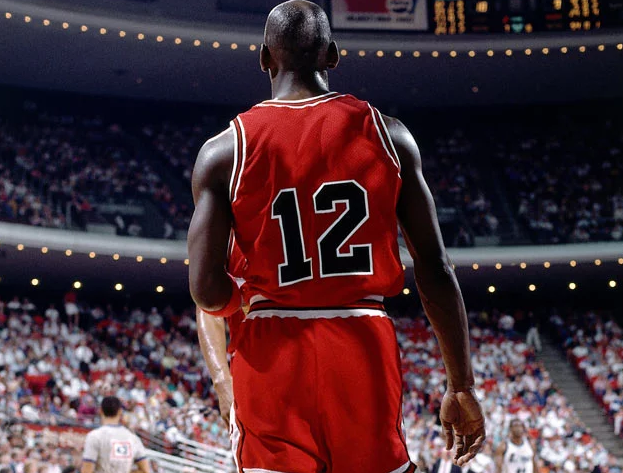 Michael Jordan com um #12 sem nome