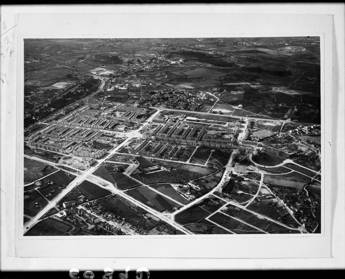 Fotografia aérea sobre o bairro de Alvalade, 1950