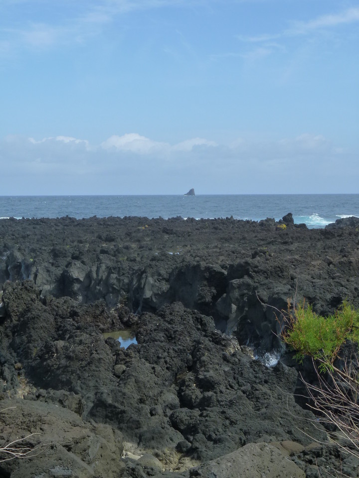 Fajã Grande - piscinas naturais  e ilhéu Monchiq