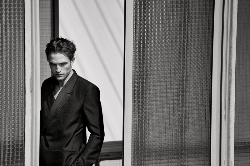 Robert-Pattinson-Dior-Men-Spring-2019-Campaign-002