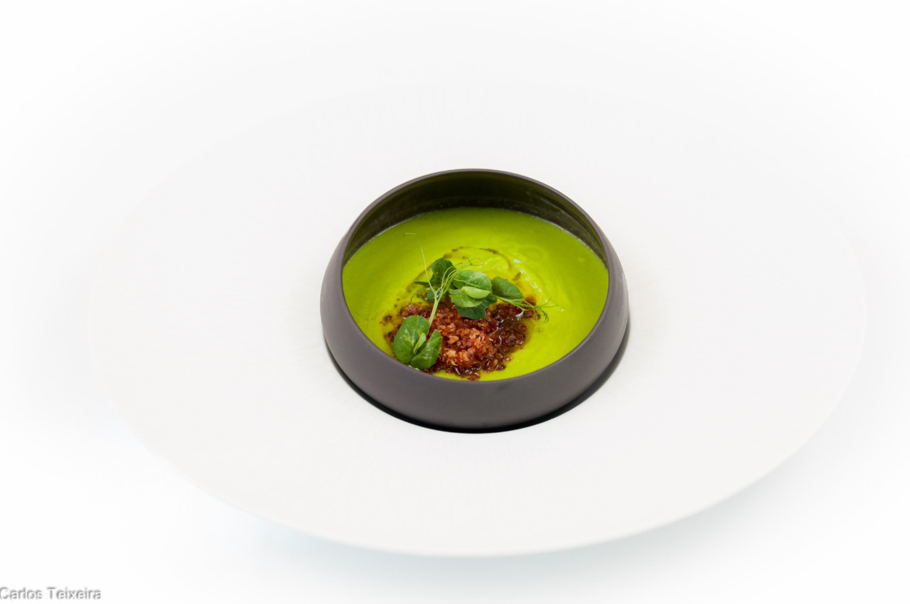 Astória_Creme de ervilhas com ovo a baixa tempera