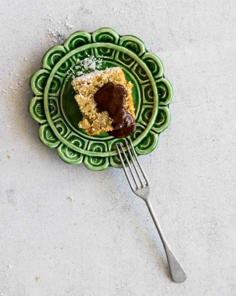 Bolo de coco, manga e clementina