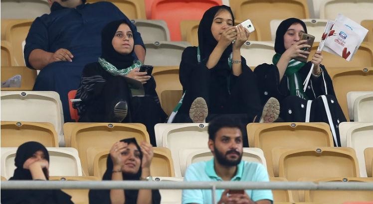 mulheres-arabes estadio.jpg