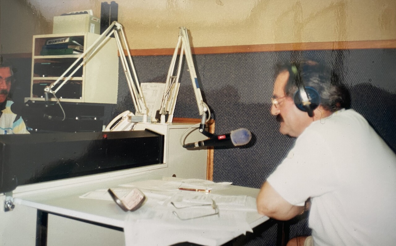 JS na rádio em Darwin-Austrália.jpg