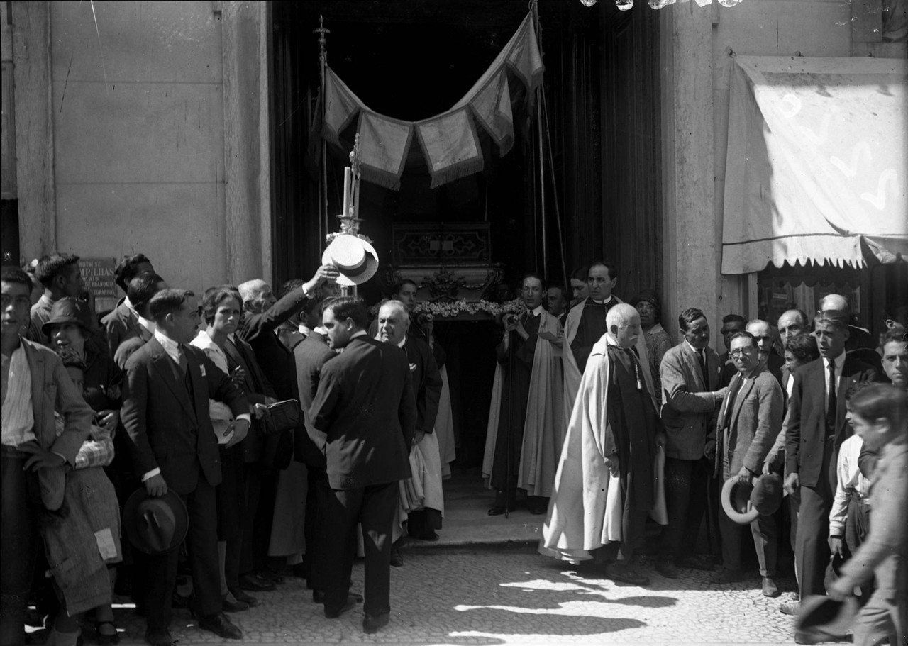 Procissão do Triunfo ou dos Santos Nús saindo da Procissão do Triunfo ou dos Santos Nús saindo da